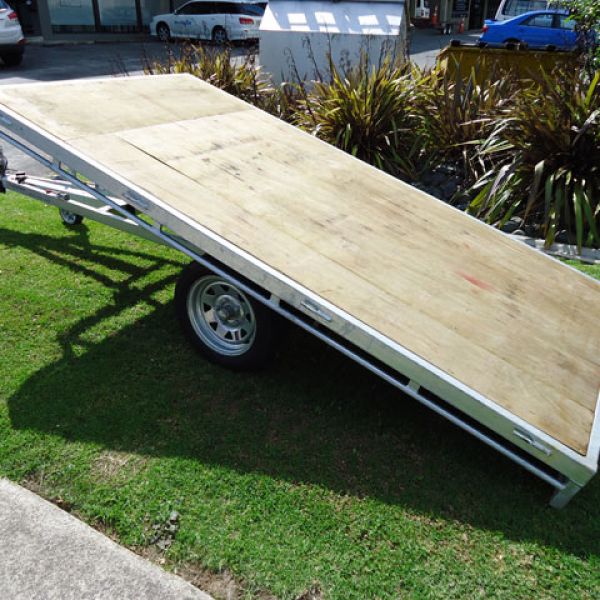 flat deck trailer with tilt
